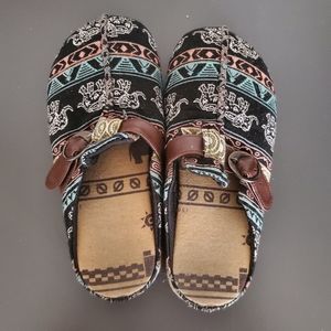 Thai printed slippers